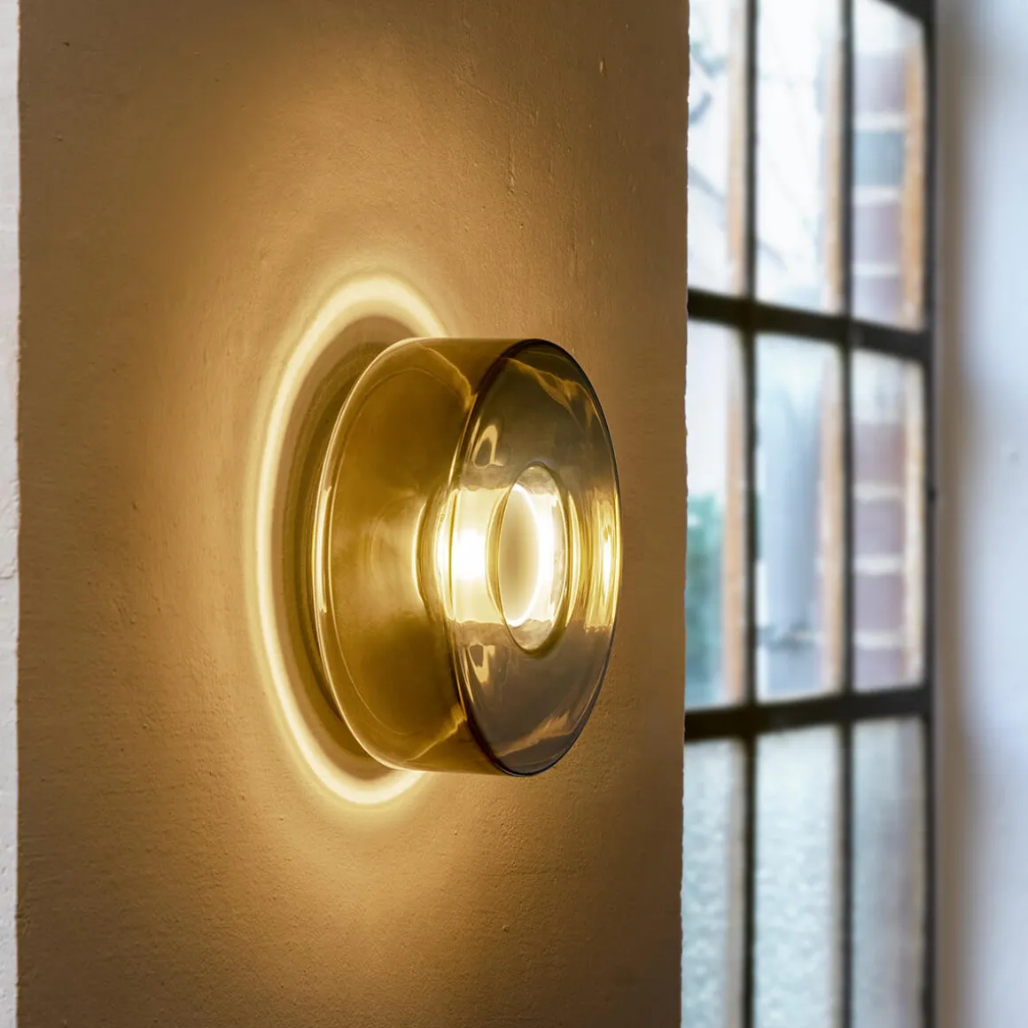 serien.lighting Curling Wall M LED Wandleuchte