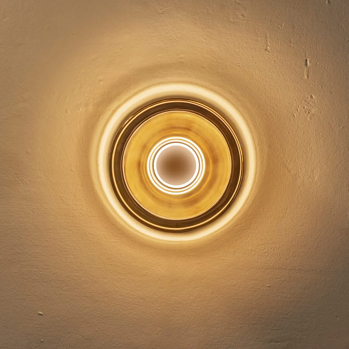 serien.lighting Curling Wall M LED Wandleuchte