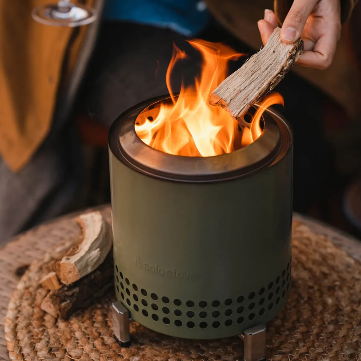 Solo Stove Mesa XL Tischfeuer & Tischkamin, inkl. Mini Brennholz Buche
