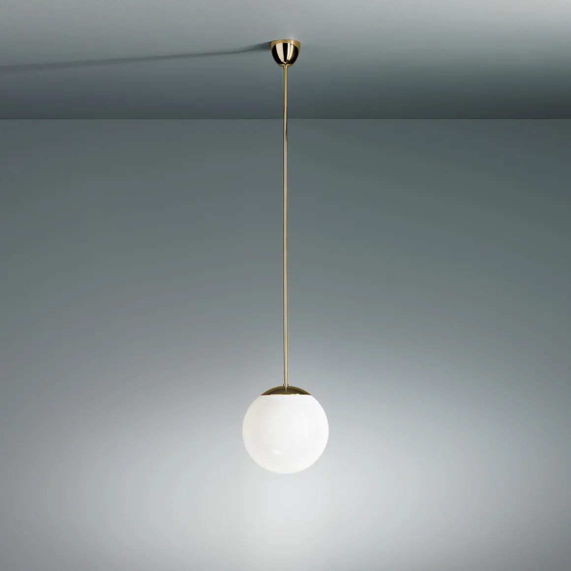 Tecnolumen HL 99 Pendelleuchte mit Opalkugel