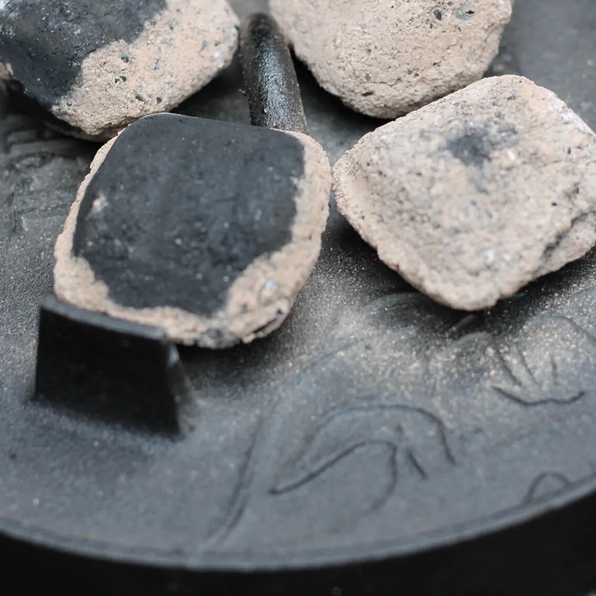 Valhal Outdoor Dutch Oven / Feuertopf 6,1L mit Füßen