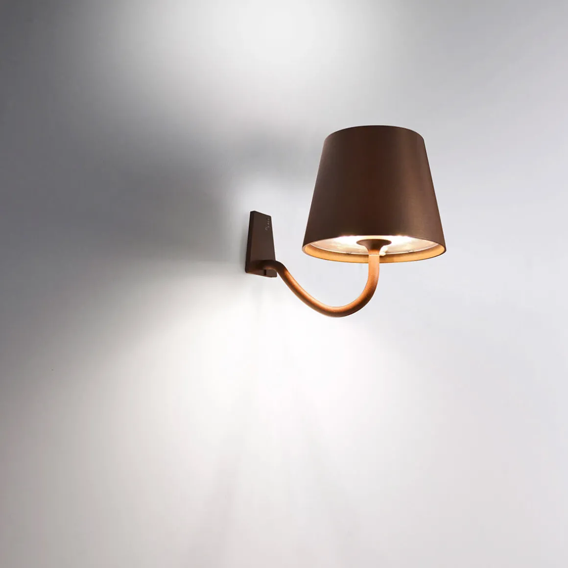 Zafferano AiLati Poldina Pro LED Akku-Wandleuchte